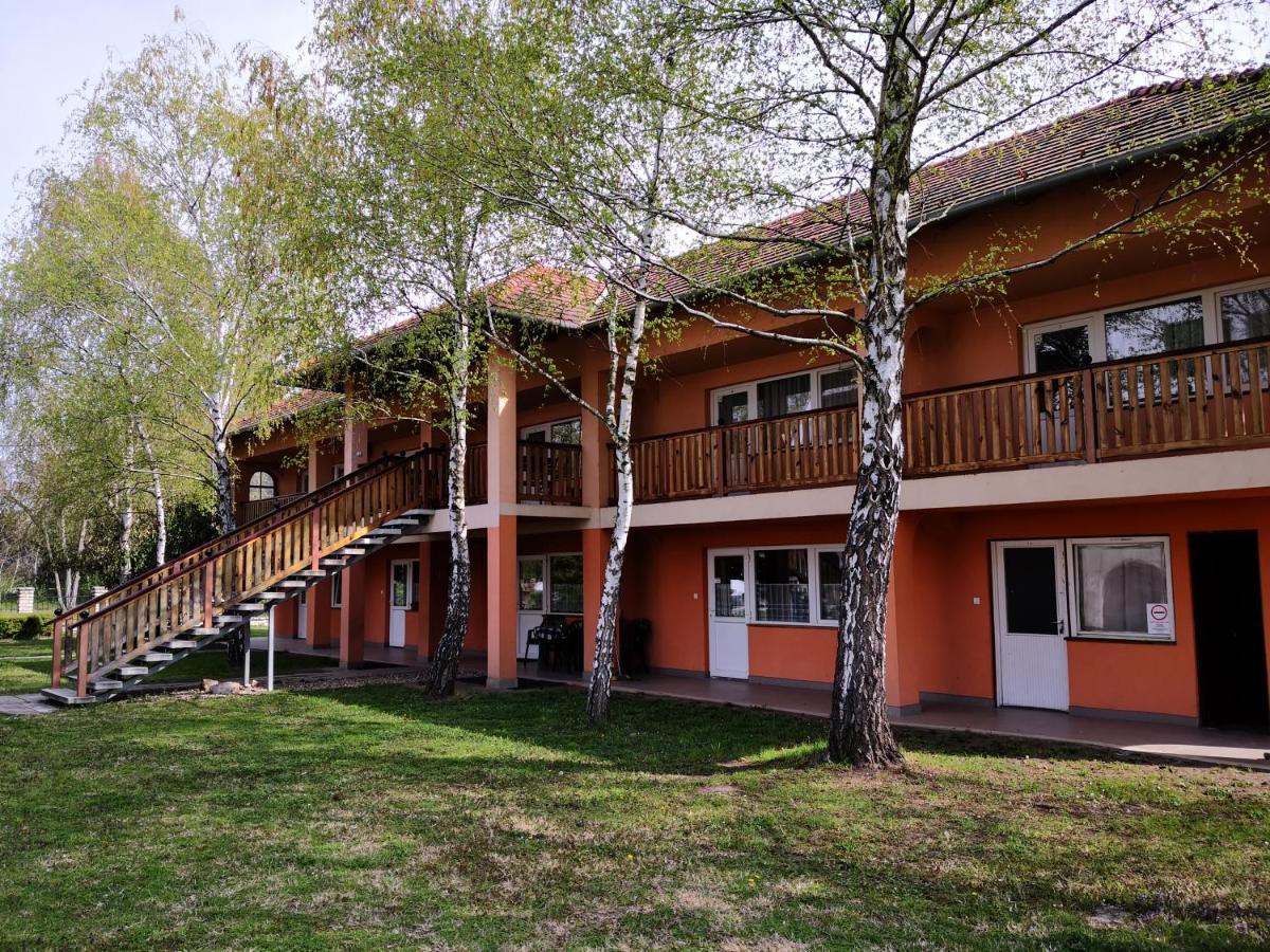 Laguna Panzio Bed & Breakfast *