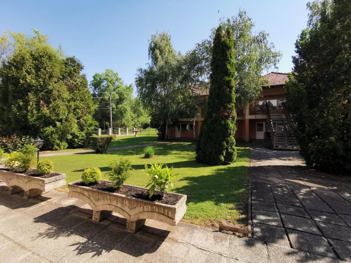Laguna Panzio Bed & Breakfast