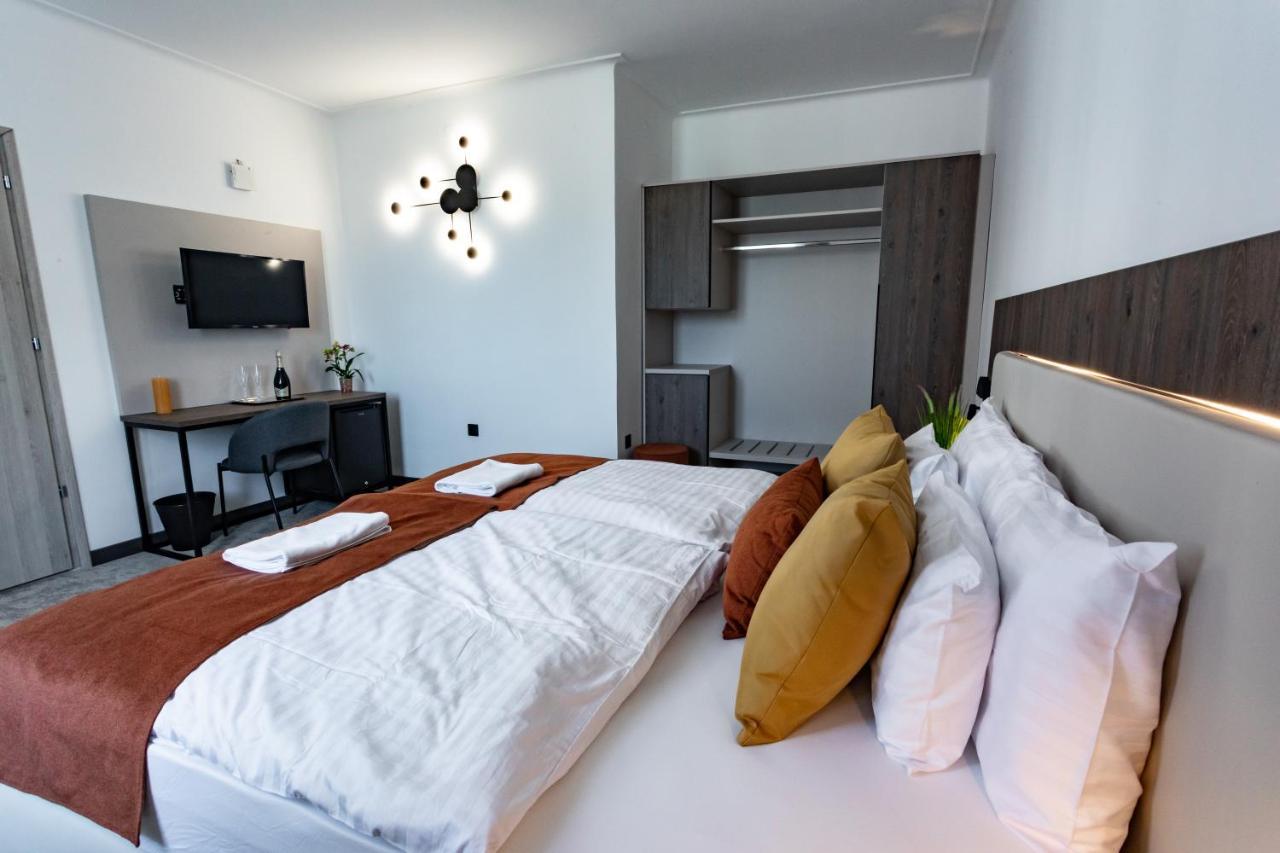 Laguna Panzio Bed & Breakfast *